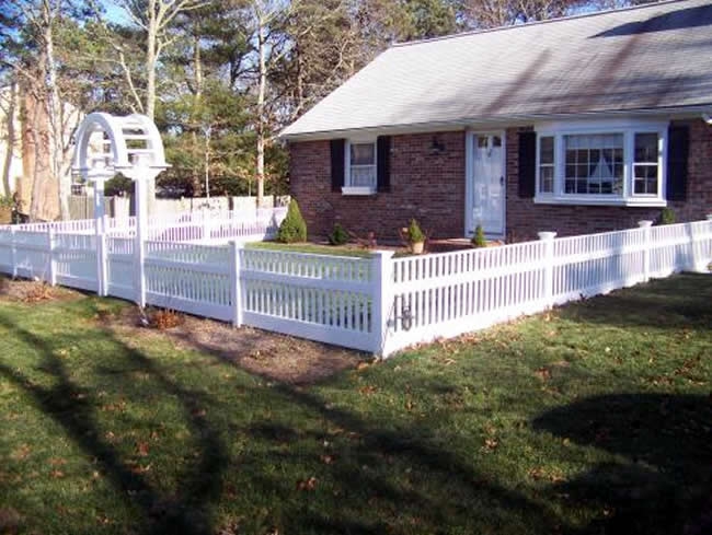 Vinyl Cape Cod Picket Fence with Top Cap - Picket 11