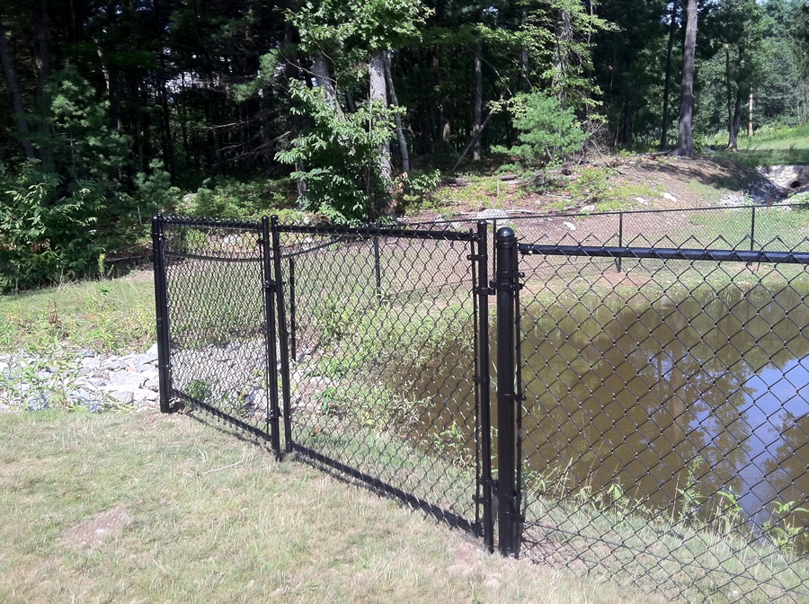 Chain Link Fence Black - chain 1