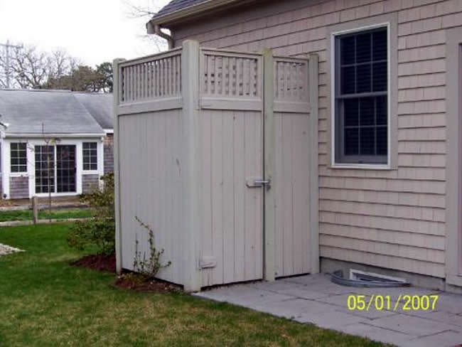 Cedar Board Shower Enclosure with Square Lattice and Gate - Enclosure 1