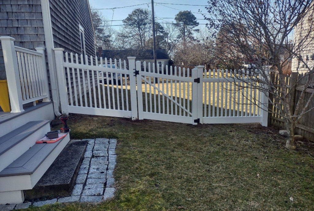2x2 Picket Fence with Racked Gate - Picket 51
