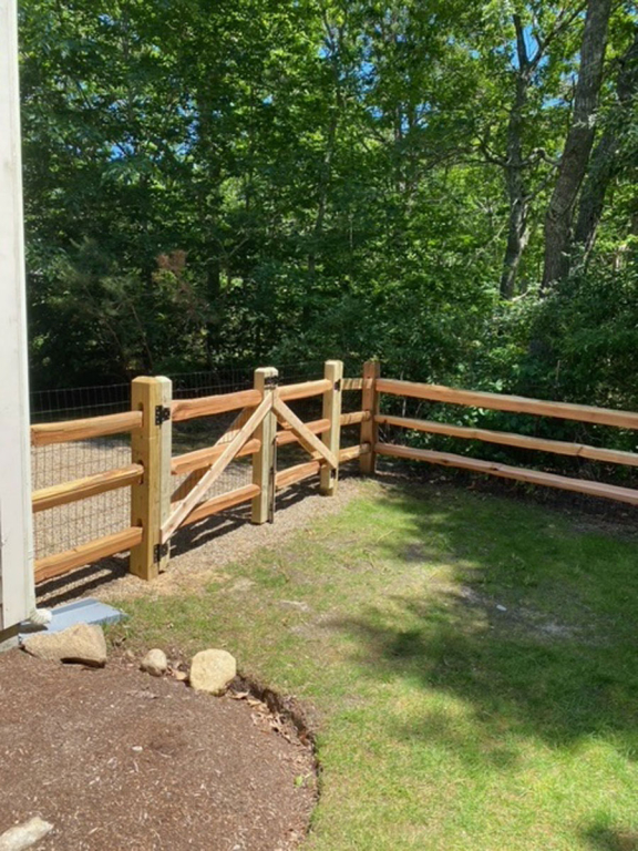 3 Rail Western Red Cedar with Welded Wire - Rail 20