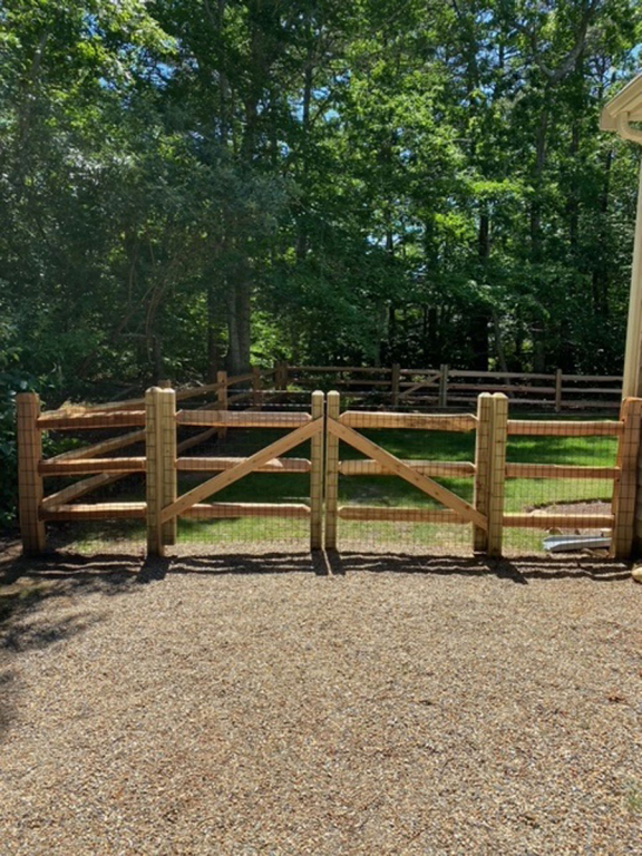 3 Rail Western Red Cedar with Welded Wire - Rail 21