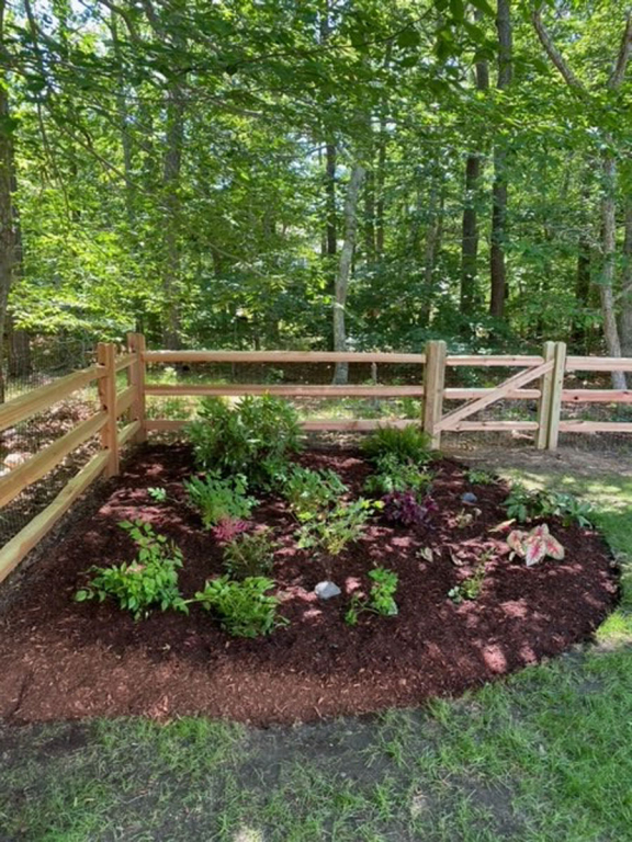 3 Rail Western Red Cedar with Welded Wire - Rail 23