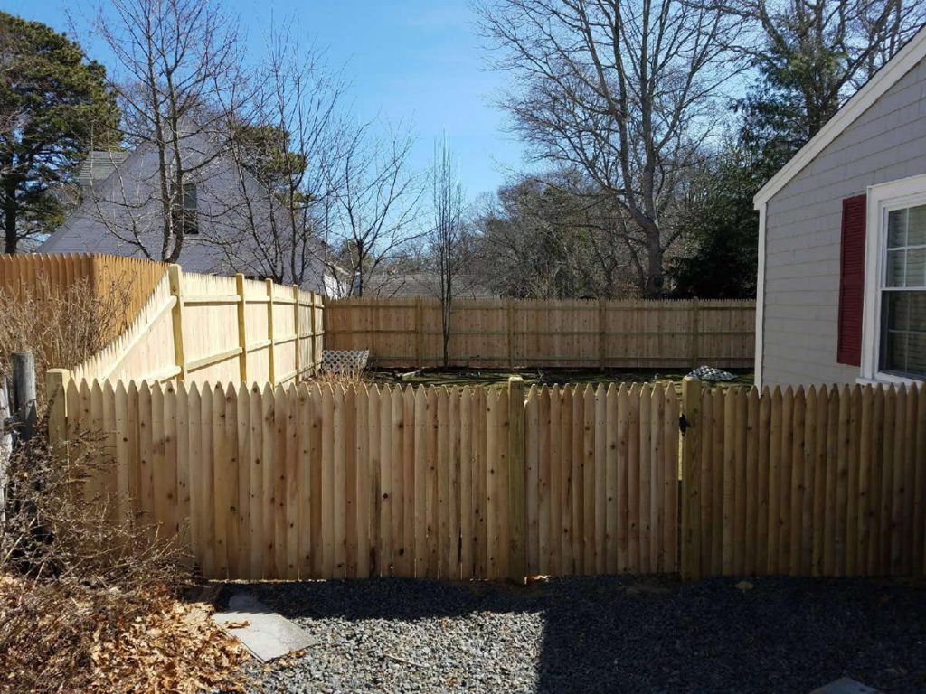 4 foot Stockade in front with taper to 6 foot surrounding back yard - Privacy 23