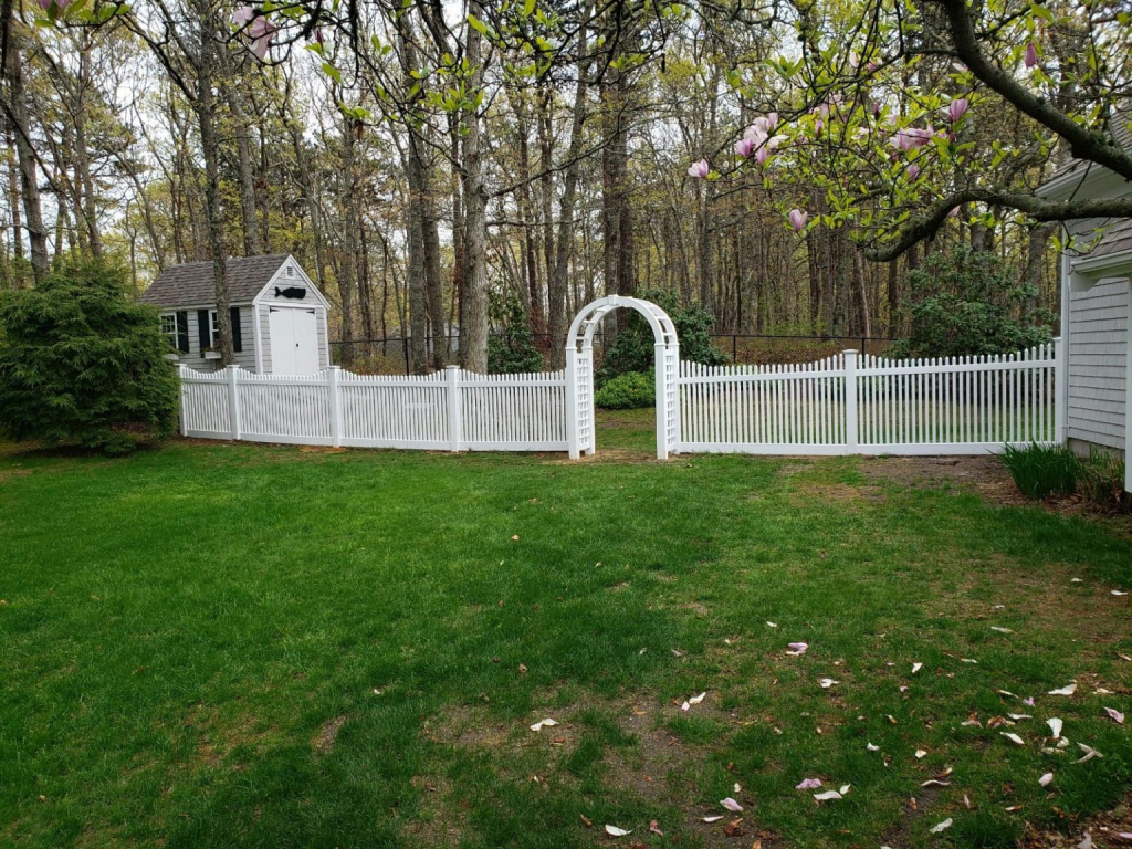 4 ft Scalloped 2x2 Vinyl Fence - Picket 46