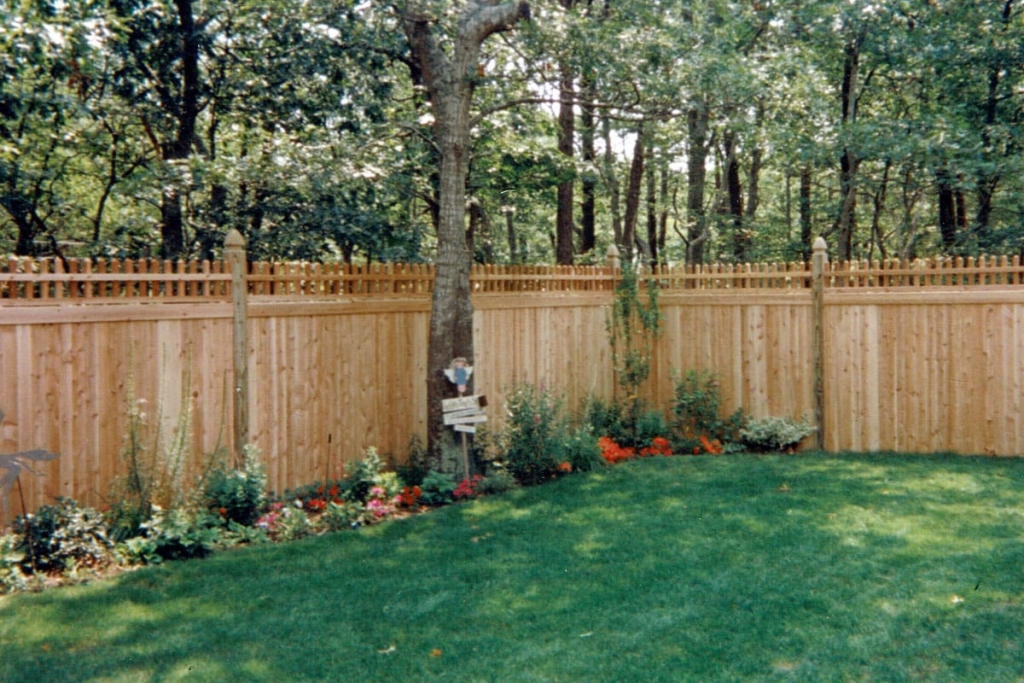 Cedar board with spindle top - Privacy 35