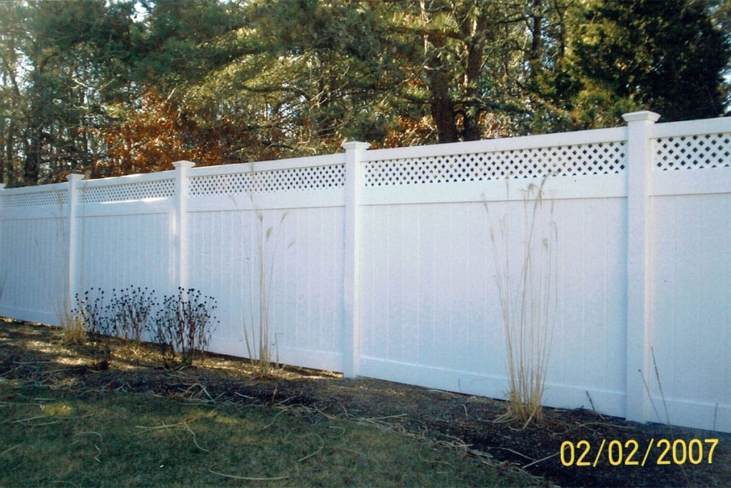 Vinyl 5 foot 2x2 with spindles and diagonal lattice - Privacy 31