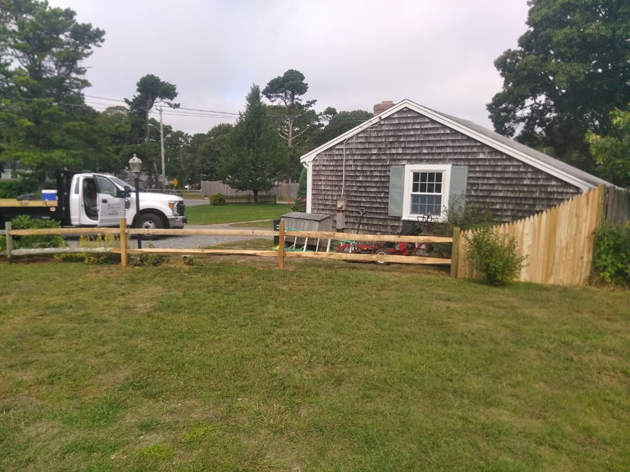 6' 4x8 Privacy fence with taper to rustic split way - Rail 12