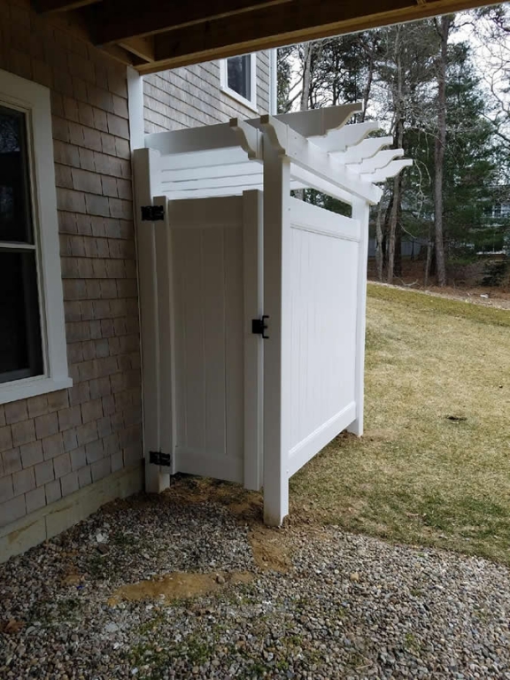 Vinyl Shower with Pergola Top - Enclosure 7