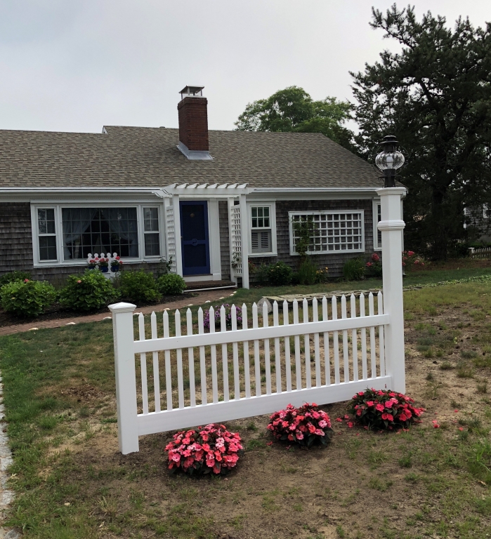 Vinyl wall fence with lamp post in front of Pergola - Pergola 8